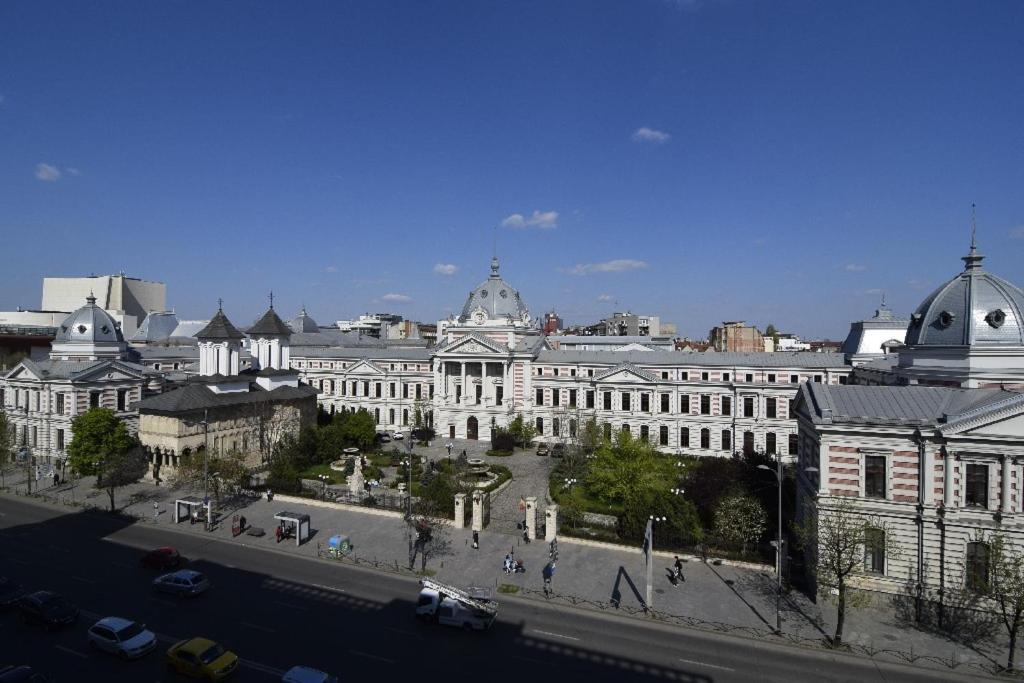 University Square - View Of City Бухарест Экстерьер фото